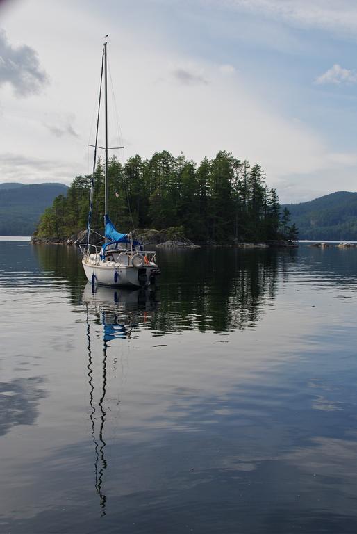 Tranquility Bay Waterfront Inn Sechelt Exteriör bild