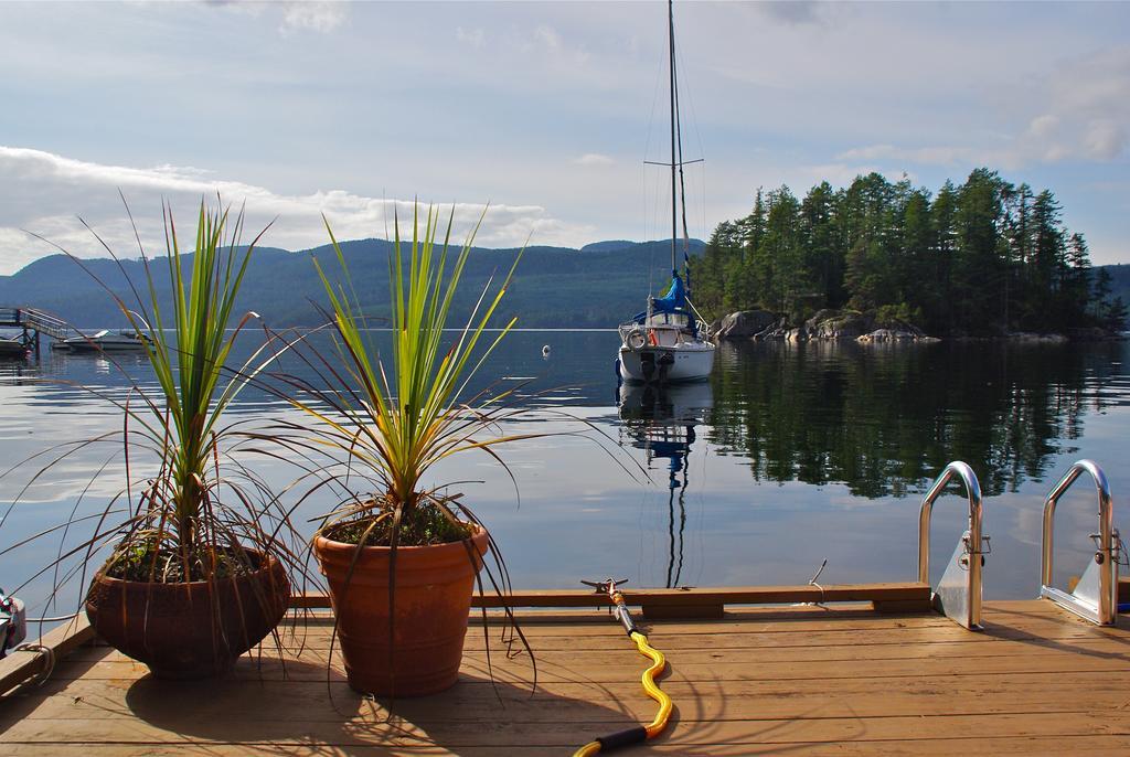 Tranquility Bay Waterfront Inn Sechelt Exteriör bild