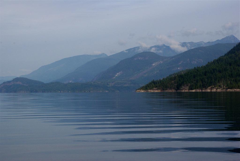 Tranquility Bay Waterfront Inn Sechelt Exteriör bild